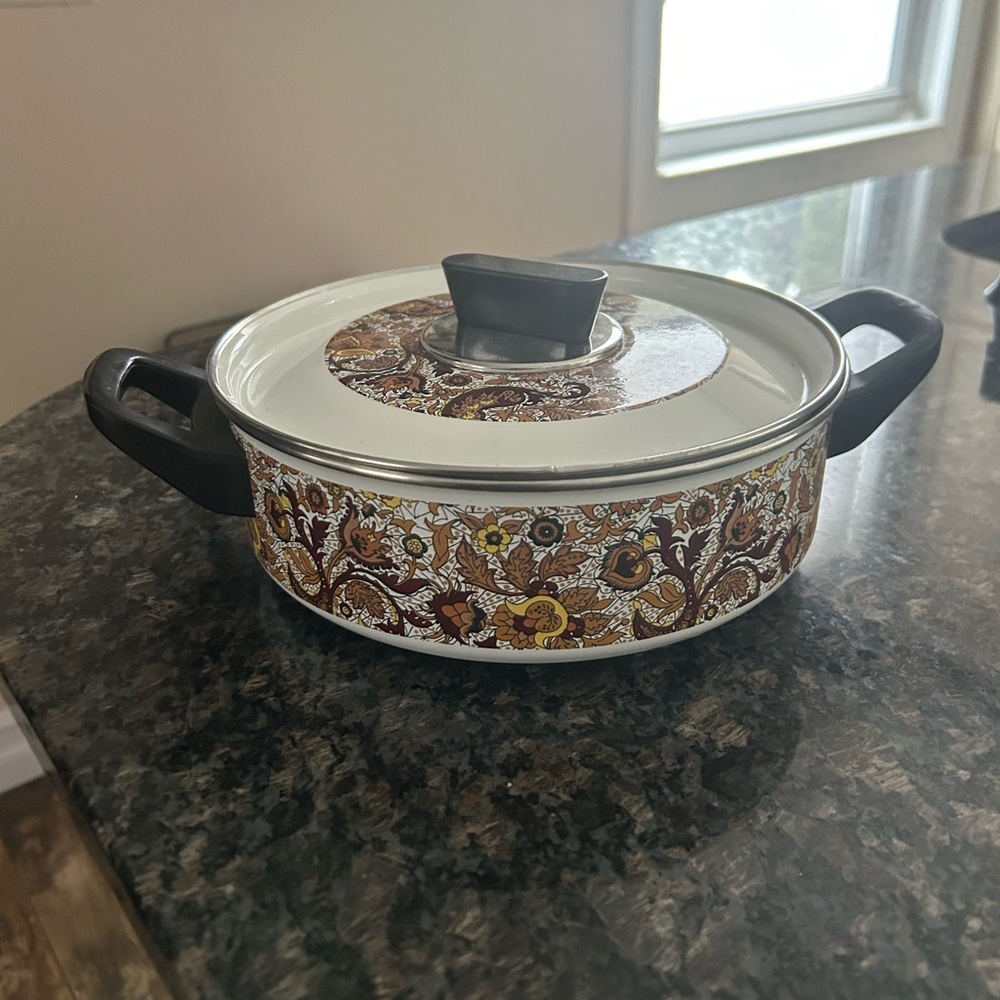 Decorative Brown and White Casserole Dish